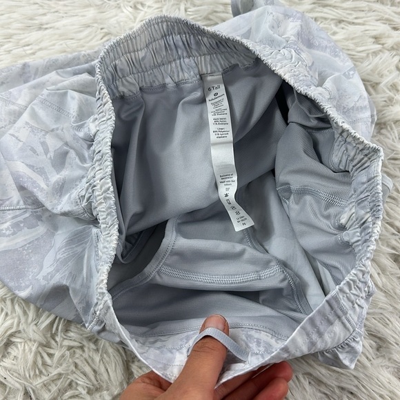 Lululemon Hotty Hot Short II *Long 4" Mini Tropical Shadow Starlight Multi - Picture 2 of 4